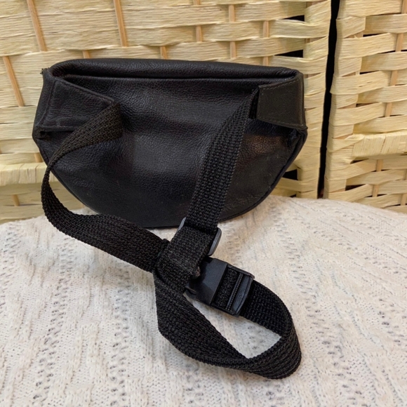 Lufthansa First Class, Black Leather Fanny Pack - Picture 2 of 10